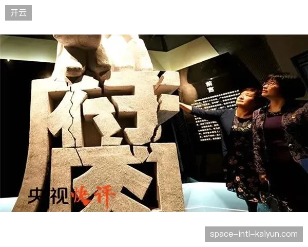 新老核心面临媒体双重审视，舆论压力考验球队内部凝聚力。