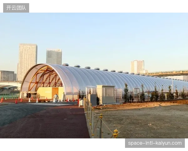 东京新豊洲Brillia体育馆的无障碍设计延伸至通行系统，保障残奥运动员与社区民众的同权使用